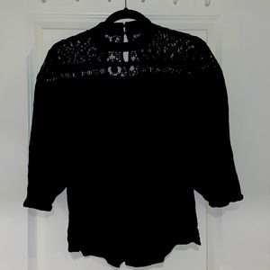 Quarter sleeve, lace top.